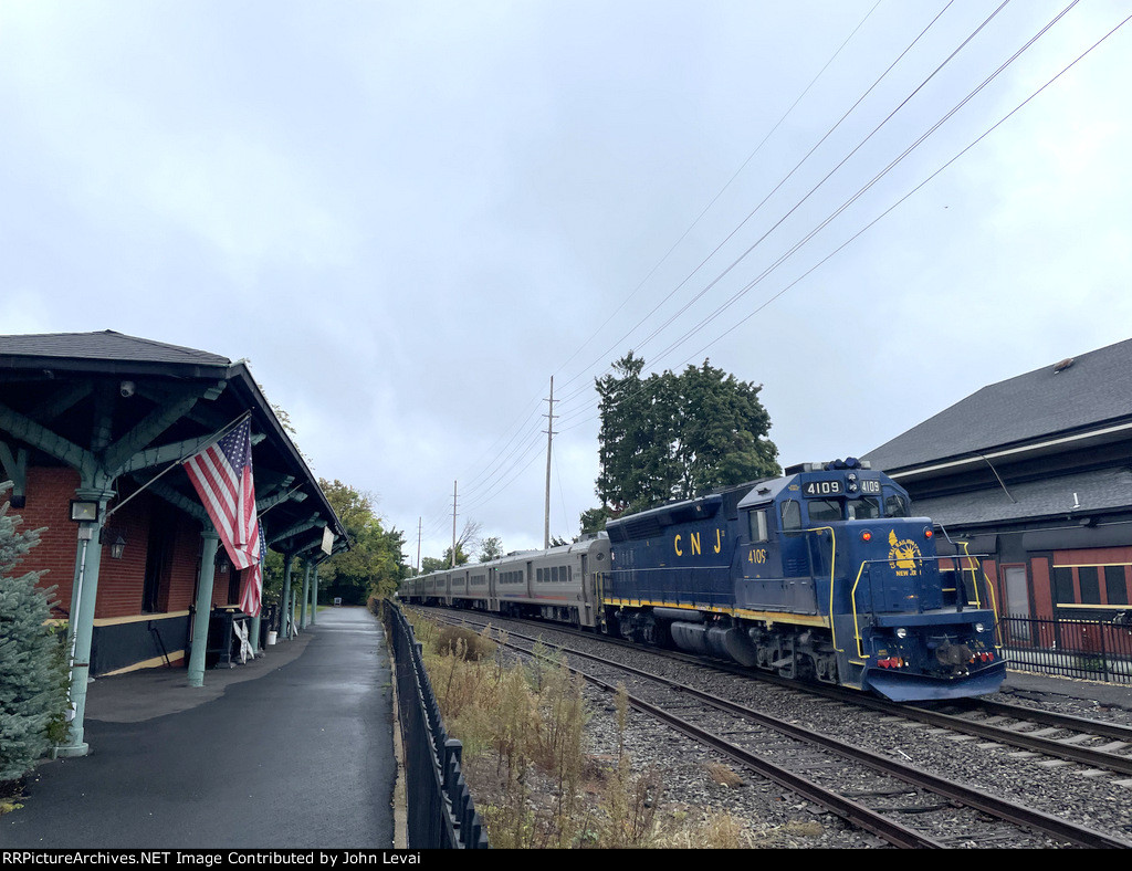 The proud 4109 shoves the scoot train past the former Lackawanna Boonton Station buildings 